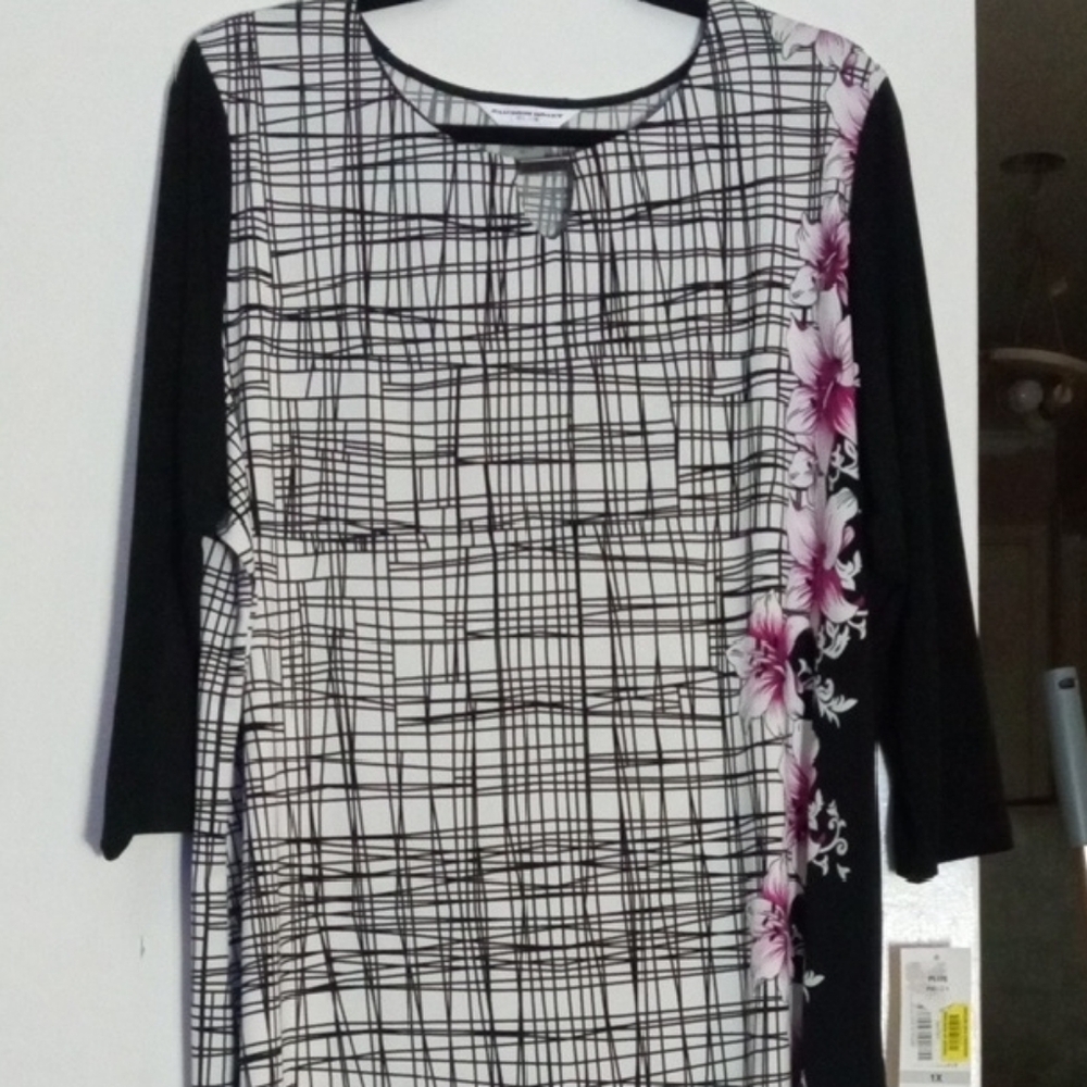 NWT Black and White Floral Women's Top Size 1X
